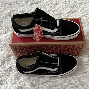 VANS UNISEX OLD SKOOL SHOE/SNEAKERS BLACK/WHITE SIZE W-9 M-7.5